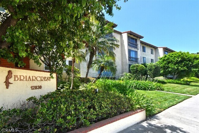 Building Photo - 12830 Burbank Blvd Unit 301-301 Rental