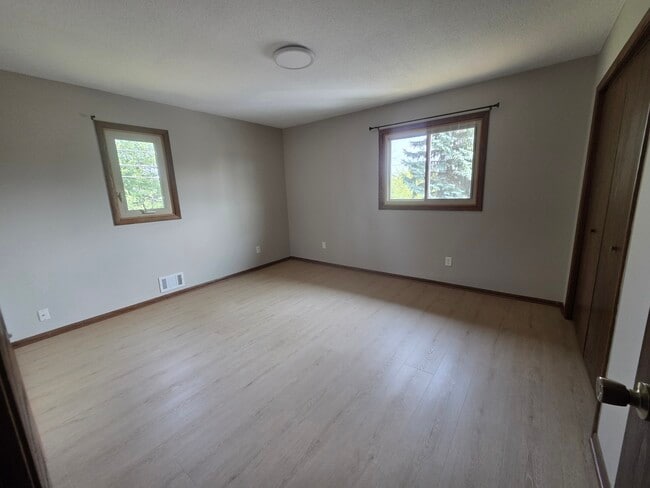 Master bedroom Upstairs - 5800 West Old Shakopee Road Unit 5800 Old Shakopee Rd
