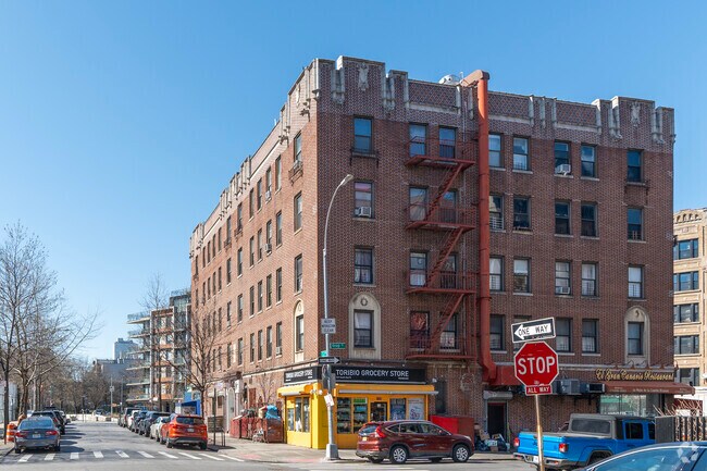 Photo - 335 S 2nd St