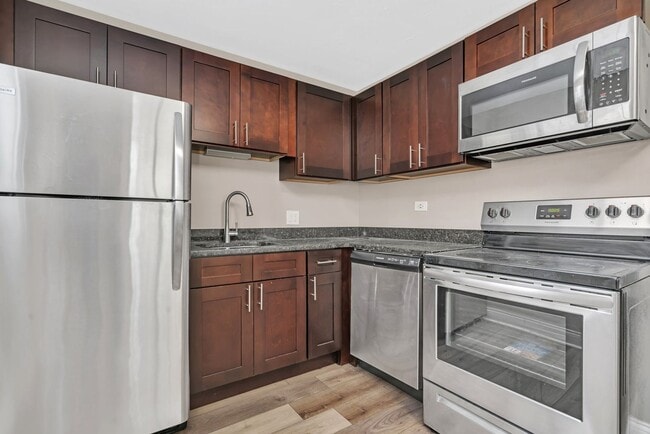 Photo - Lakeside Village Apartments