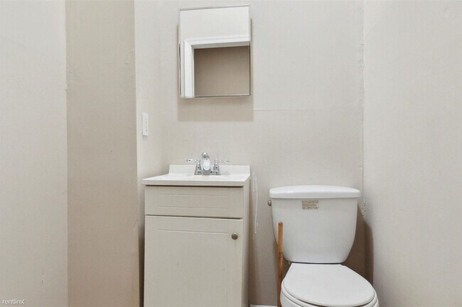 Photo - 3 br, 2 bath Triplex - 2148 N CARLISLE ST ... Unit A