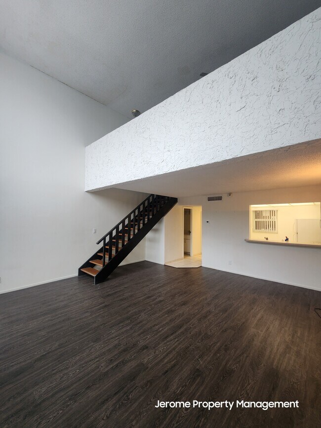 Building Photo - 18111 NW 68th Ave Unit H 208