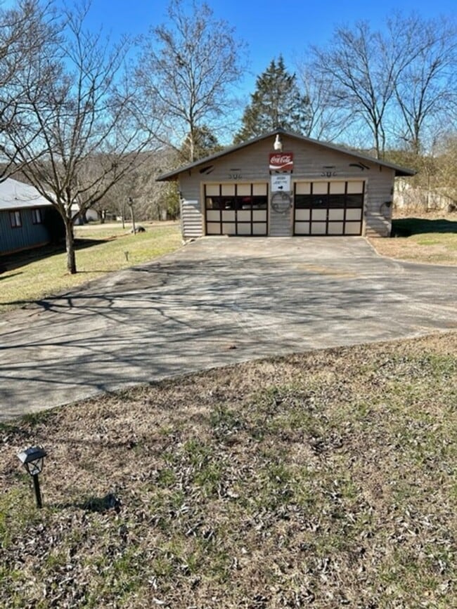 Photo - Greenback 37742-2 Bedrooms, 2 Baths, 2 car garage. Call Dick Cutler 865-254-1940