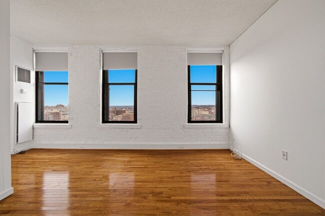 Photo - Dupont Circle Studio Apartment W/Roof Top & Front Desk Available Now!