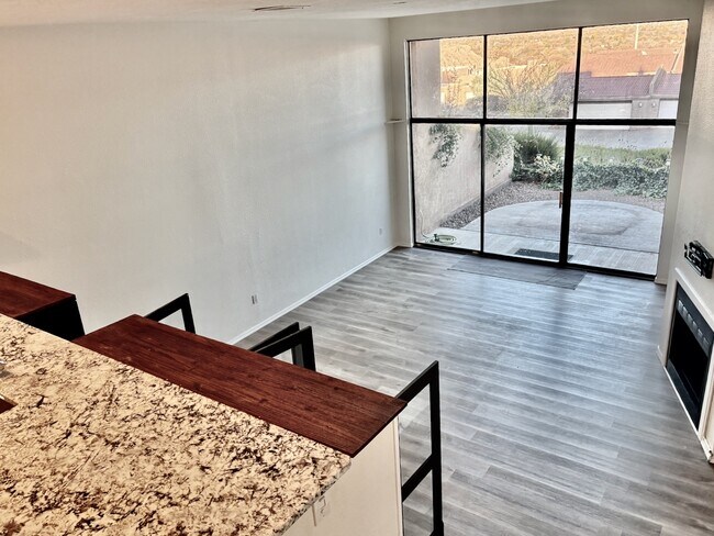 2700 Vista Grande Dr NW