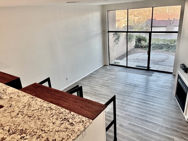 Photo - 2700 Vista Grande Dr NW