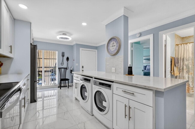 Photo - 5675 Queen Palm Ct Unit E