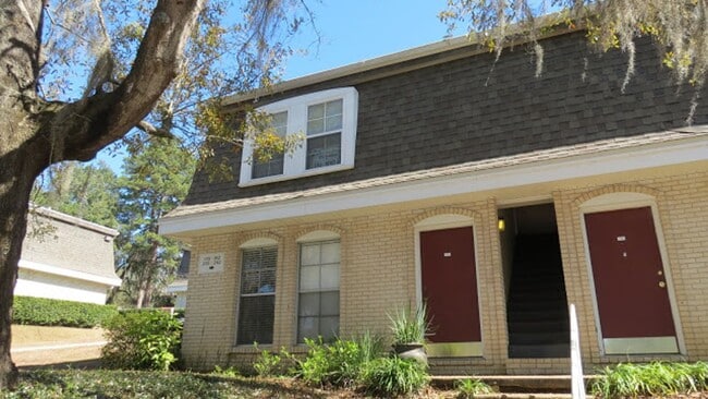 Building Photo - Furnished 1/1 in Chateau DeVille Unit 228