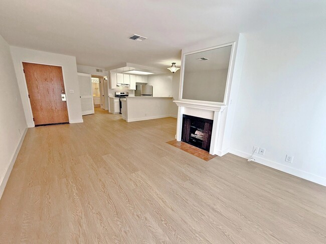 Photo - 1321 N Vista St Unit 205