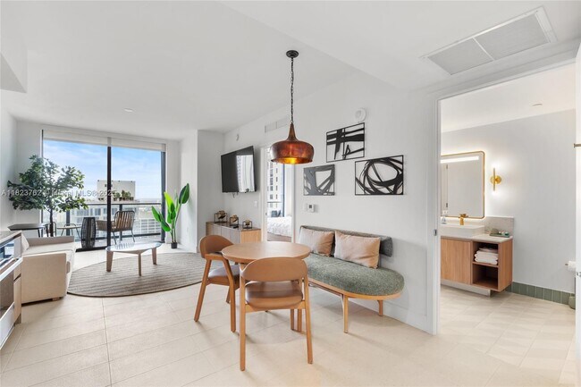 Photo - 159 NE 6th St Unidad 3104 Rental