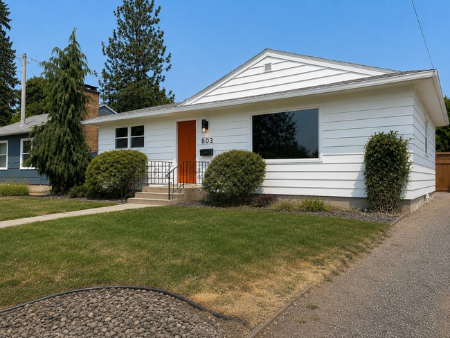 Building Photo - 803 E 37th Ave