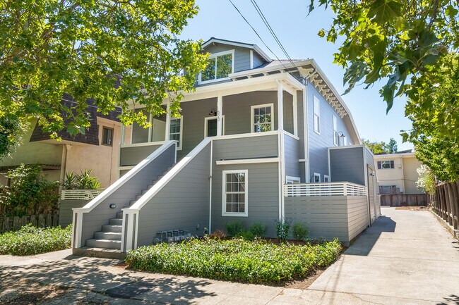 Photo - 523 B St
