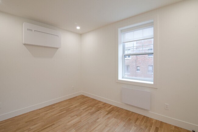 Photo - 2100 Rue du Fort Unit 406