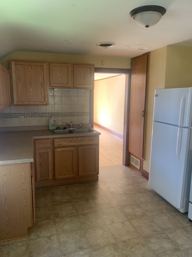 Kitchen - 619 S Orchard St Unit #2