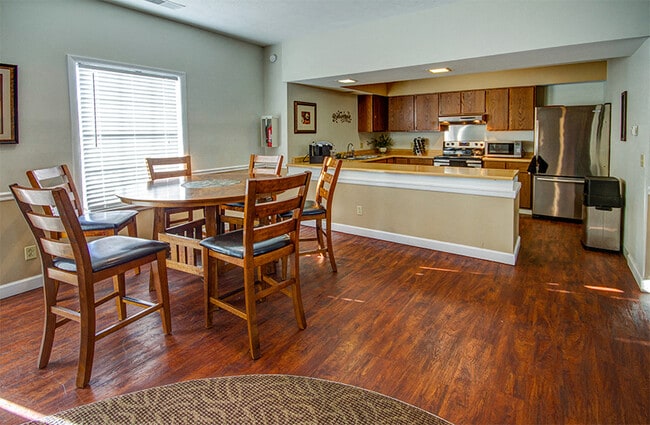 Clubhouse Kitchen and Dining Room at Briarwood Toledo