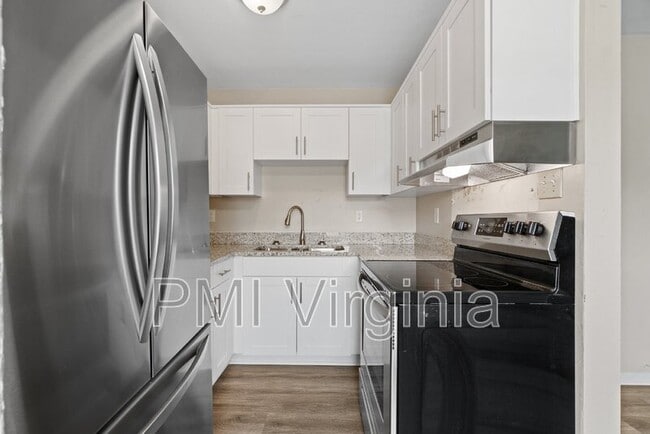 Building Photo - 4225 Schooner Trail Unit #B