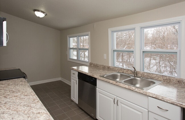 Photo - Beautiful 3 Bedroom 1 Bath Home - Pyramid ...