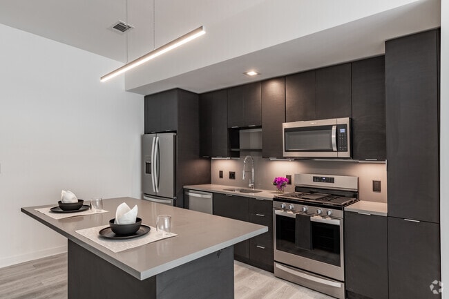 Interior Photo - The Deco at 5211