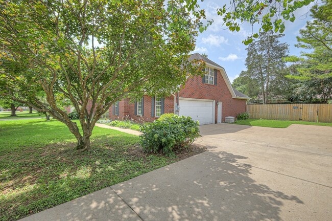 Photo - 405 Sandi Ct