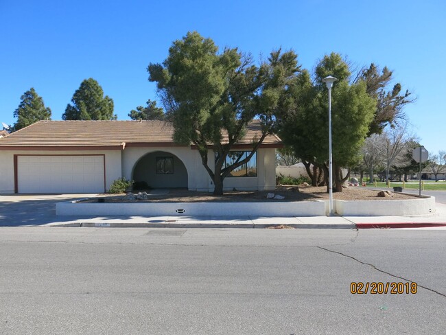 4 bed, 2 bath, 2 car garage . Boulder City - 4 bed, 2 bath, 2 car garage . Boulder City House