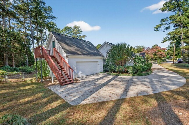 Photo - 249 Russell Rd