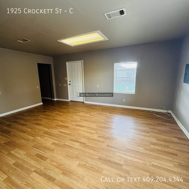 Photo - 1925 Crockett St Unit C