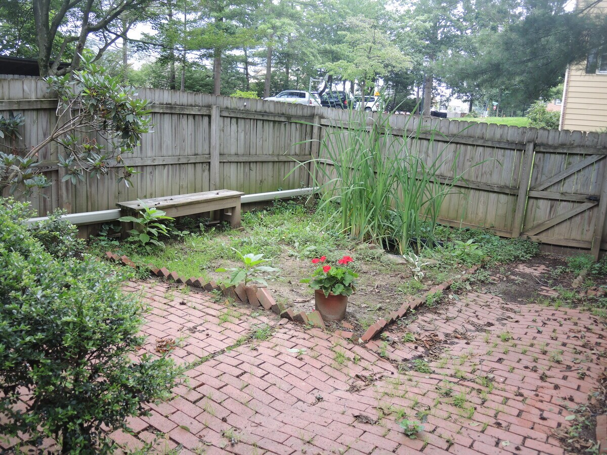 Photo - 107 Camelot Ct