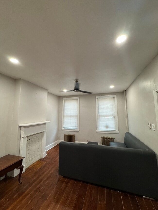 Photo - 2422 Brown St