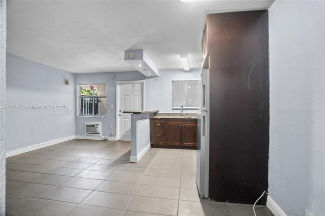 Photo - 37 SW 14th St Unidad 5