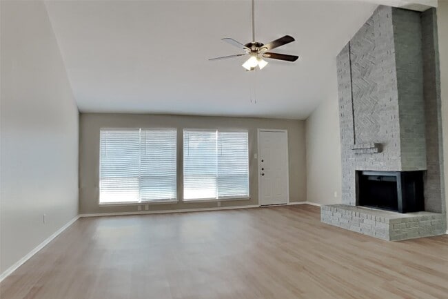 Photo - 21610 Crescent Heights St