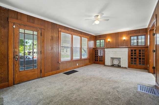 Photo - 2911 Broadway