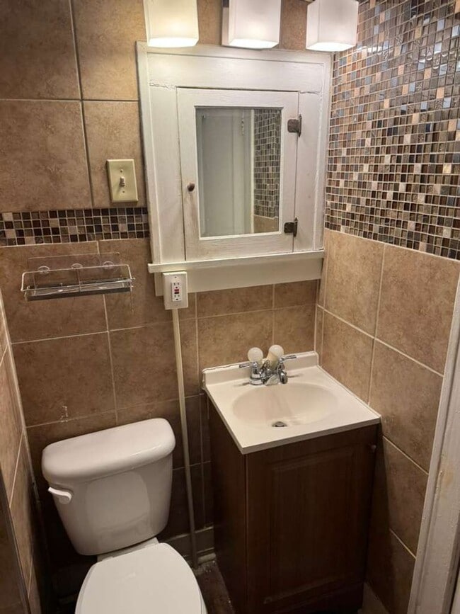 Photo - 4078 E 143rd St Unit A – Lower