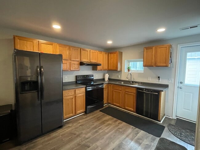 Photo - 322 Hathaway St