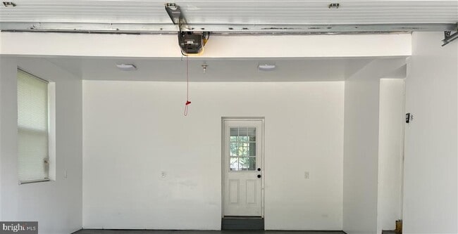 Photo - 5002 Barnaby Ln