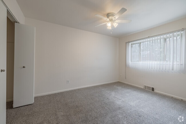 2BR,1BA, First Bedroom - Stratford Villa - Oak Park, MI