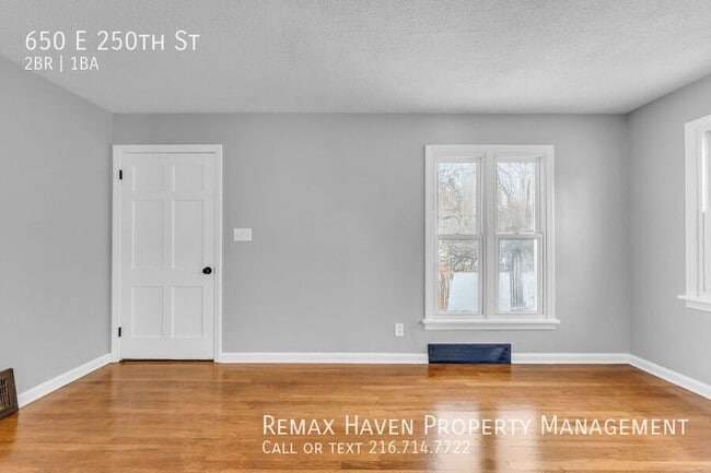 Photo - 650 E 250th St