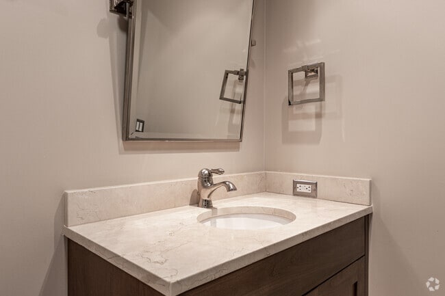 2BR, 2BA - B6 - 885 Woodside