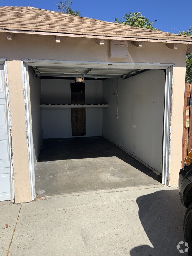 One covered Garage + driveway parking - 1025 Locust St Unit 1025 Rental