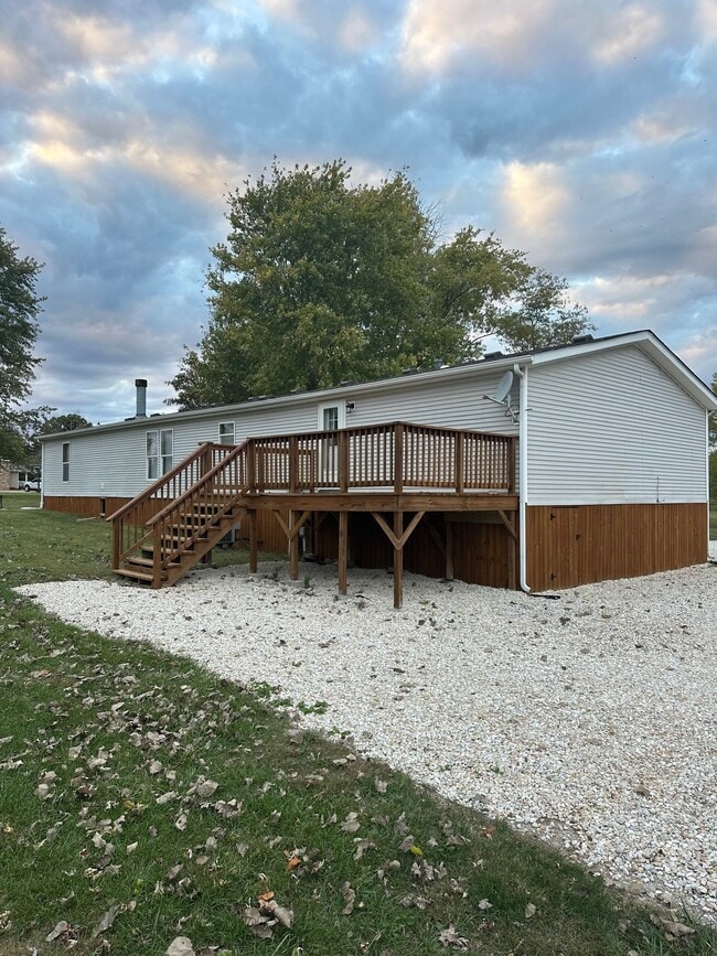 Photo - 888 Schaper Rd