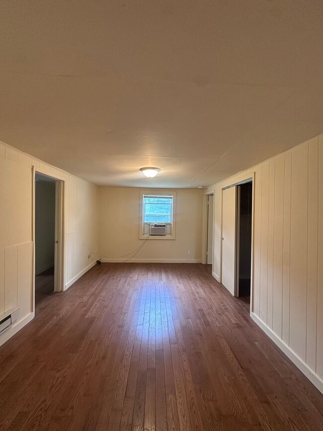 Photo - Private ranch with spacious yard! Can accommodate 5 bedrooms!