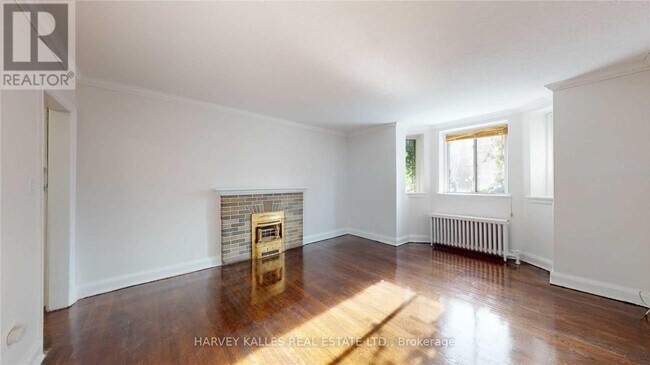 Photo - 320 Lonsdale Rd