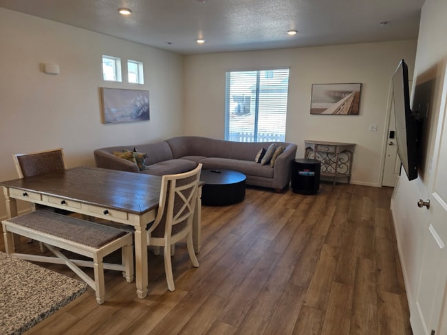 Photo - 5849 Dakan Lp