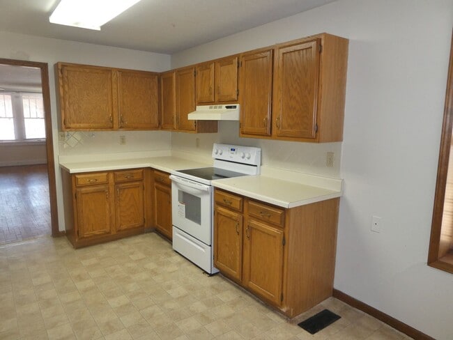 Photo - 2 bed/1 bath house walking distance to Cam...
