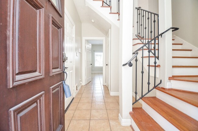 Photo - 1148 W 25th St