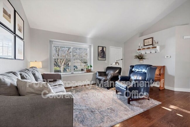 Photo - 2866 Fernwood Pl