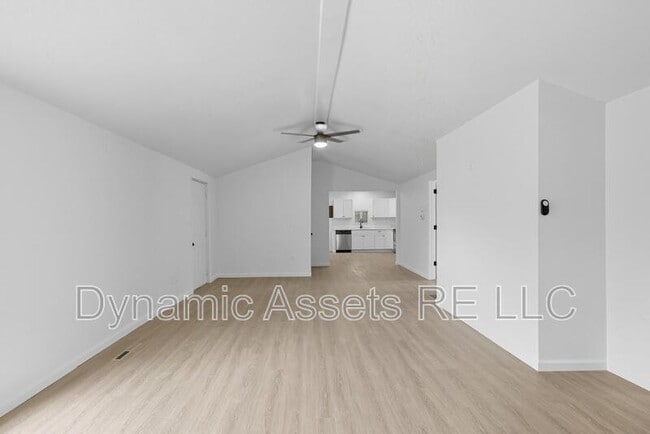 Photo - 816 W 3rd St