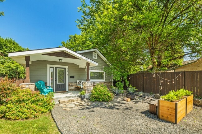 Building Photo - 924 6th St