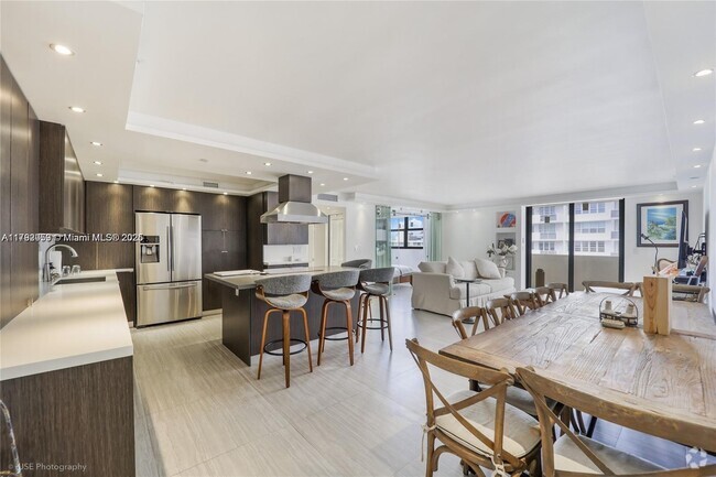 Building Photo - 1621 Collins Ave Rental