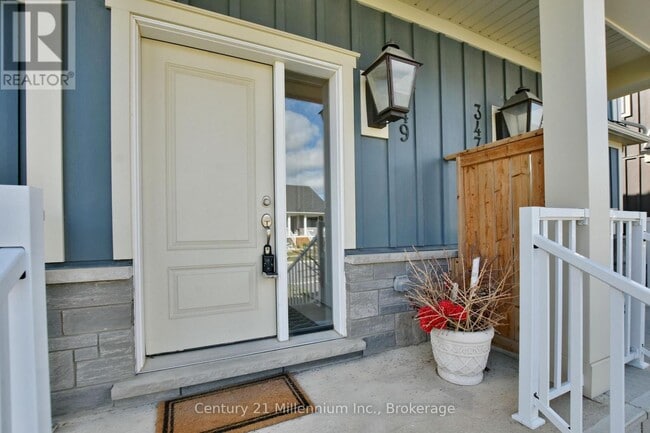 Photo - 349 Yellow Birch Cres