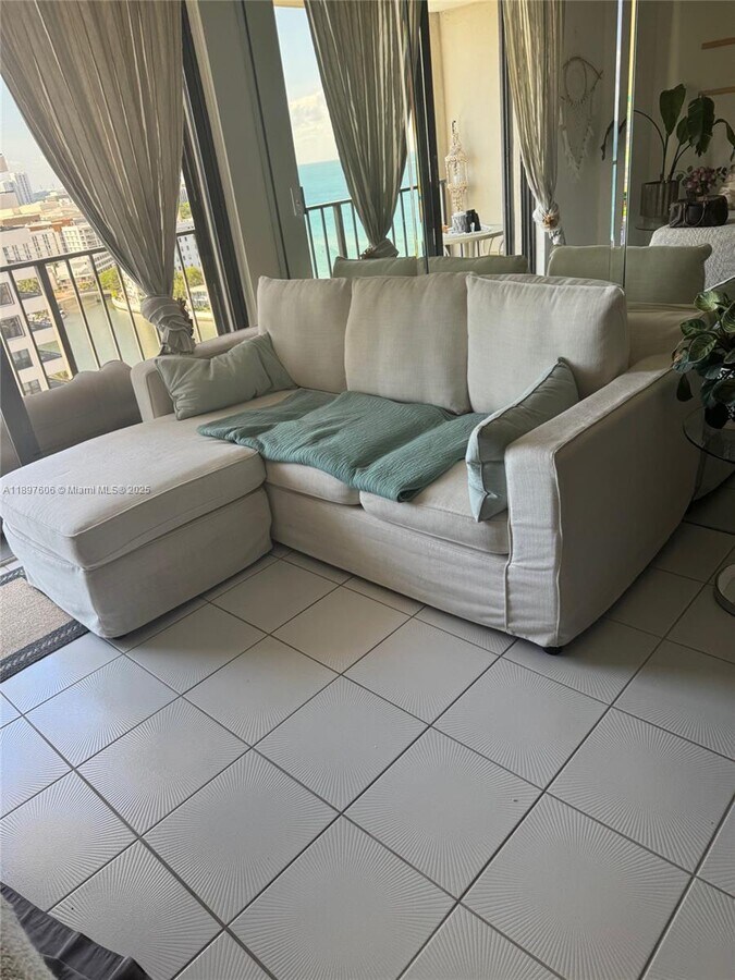 Photo - 2625 Collins Ave Unidad 1702